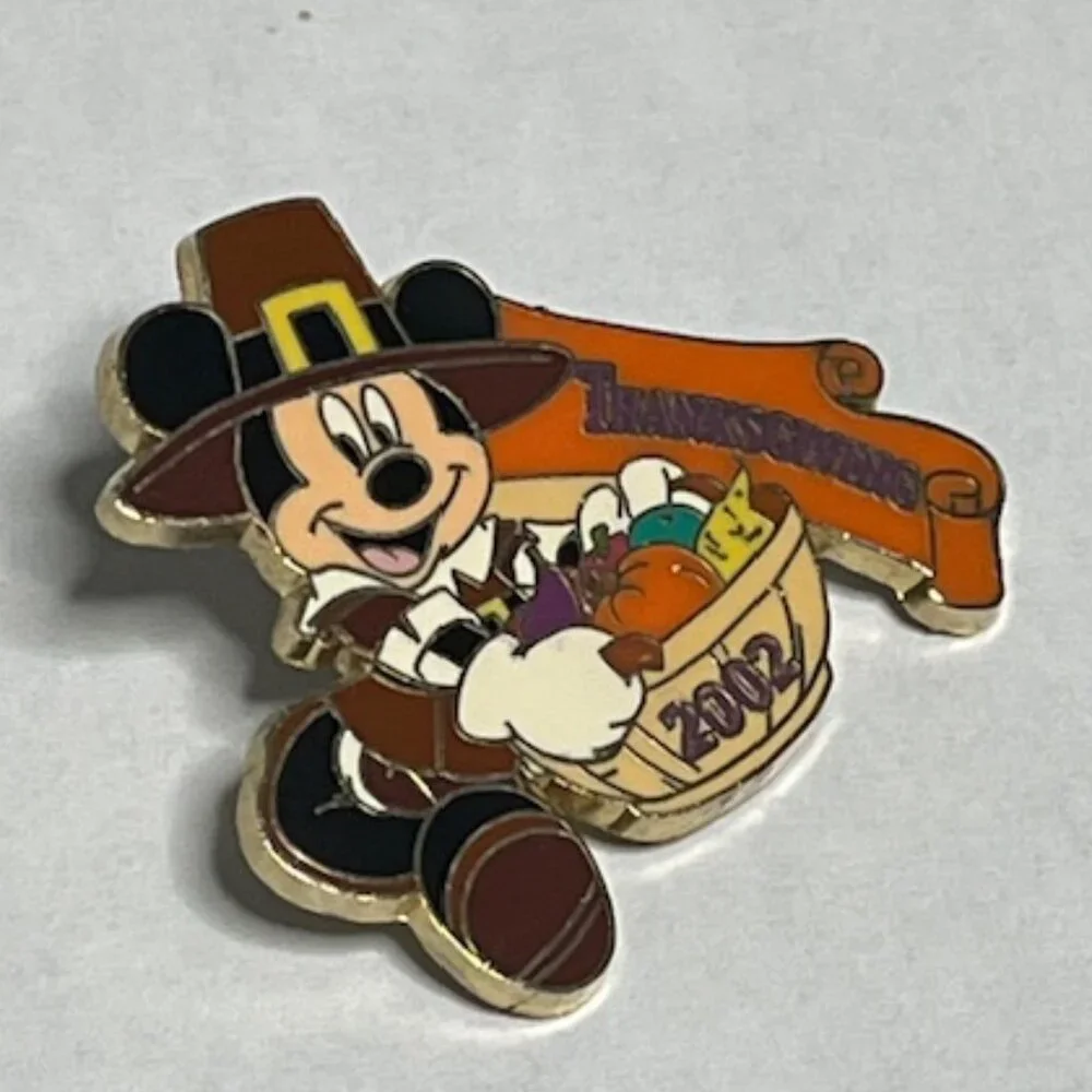 Disney Pilgrim Mickey Mouse Thanksgiving 2002 Lapel Hat Vest Pin 1.25